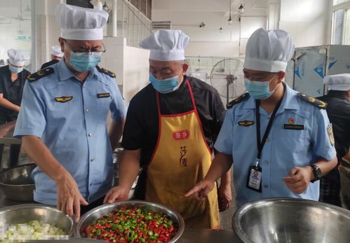 重慶市涪陵區(qū)龍橋街道市場(chǎng)監(jiān)管所 護(hù)航暑期安全，開(kāi)展夏令營(yíng)食品銷售專項(xiàng)檢查